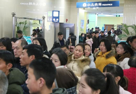 都是春节惹的祸 "全球最大医院"人山人海患者爆满