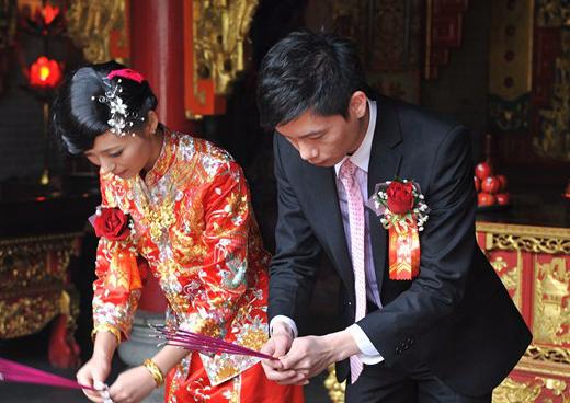 除夕结婚爸妈要20w彩礼,陪嫁冰箱和一张存折,年后查余额我哭了