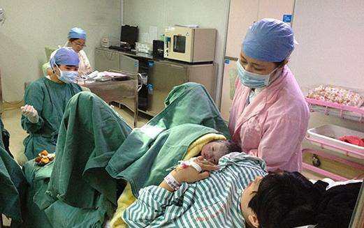 产妇分娩最尴尬五件事生完孩子脸皮都厚了看完心疼女人一万遍