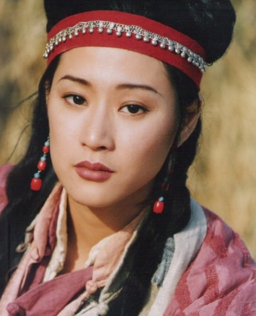 可这也正是她噩梦的开始,遇到了哥哥侯冠群用口风琴打得头破血流的