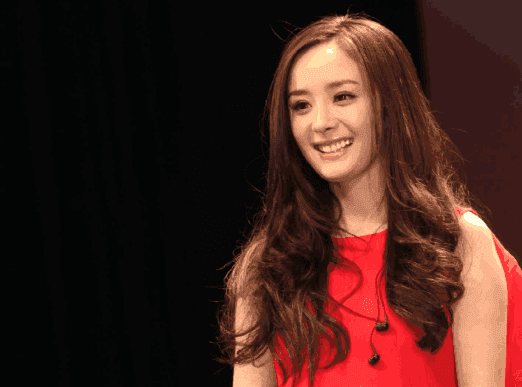 杨幂被路人抓拍, 未PS照曝光: 胸大腿长屁股翘