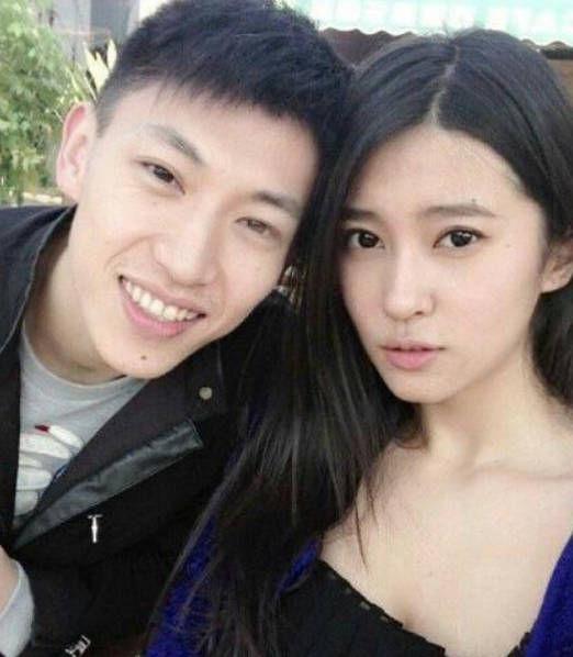 刘晓宇的女朋友钟鹿纯是一名模特,孟达的老婆也是模特(好像cba球员都