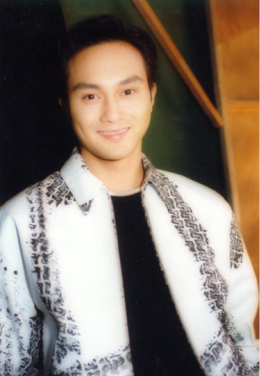 看了张智霖年轻时青涩旧照,才知道他为何能迷倒港姐袁咏仪!