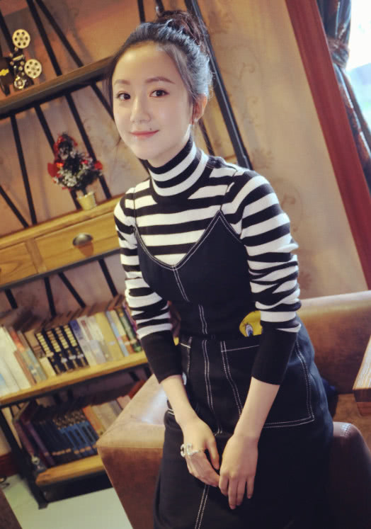 她因小泥巴一角获大众熟知,后出道17年默默无闻,气质优雅!