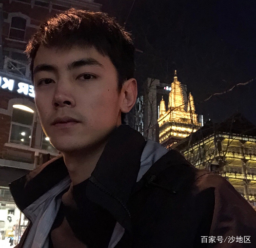 纪凌尘晒沧桑自拍,微博取关阚清子,评论瞬间炸了:真分手了吗?