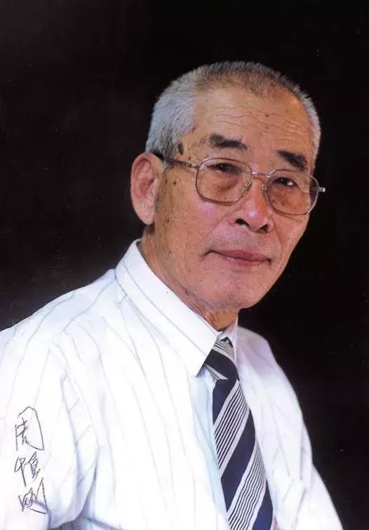 2004年6月7日秦含章先生闻听周恒刚病重后写下了这首诗"廊坊酒仙",给