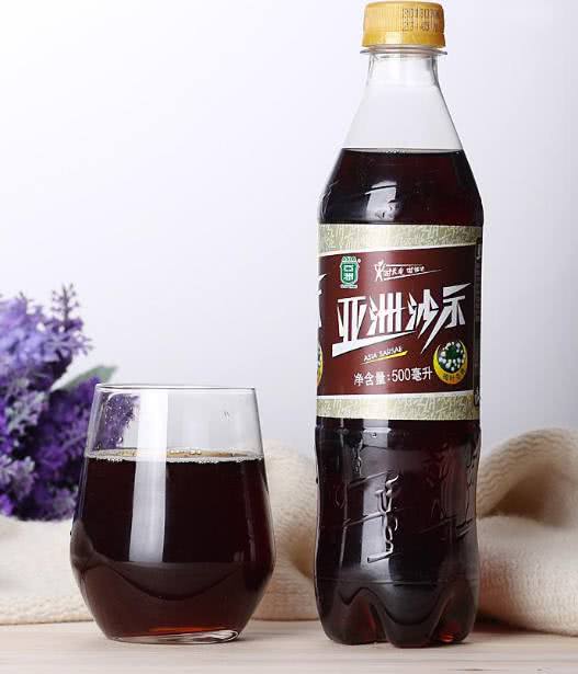 据说这款代表着广州人一代记忆的饮料,味道就和风油精一样,但是奇怪的