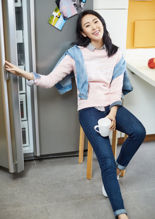 她与钻石王老五相恋,人美心善爱公益,气质独特被称"小章子怡"