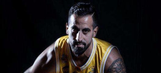 篮坛正能量!为了篮球事业自费盖球馆组国家队