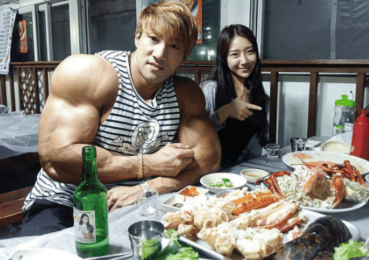 那些野兽般的肌肉男每天的饭量超乎你的想象