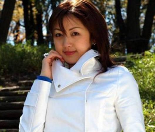 她19岁赚400亿,平时有豪车却不屑于坐