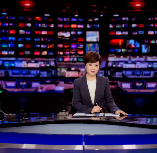 曾是湖南台王牌主播,转战央视成"才美双全"主持,年轻时好美