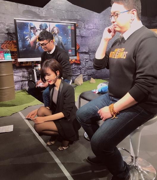 绝地求生: 斗鱼黄金联赛被一双"大白腿"抢了风头, 千亿姐姐up