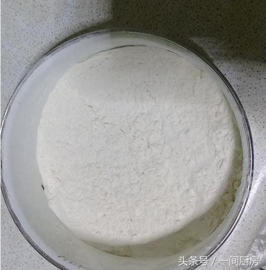 一碗面粉,一个鸡蛋,不加一滴水,就能做出满厨房飘香的美食!