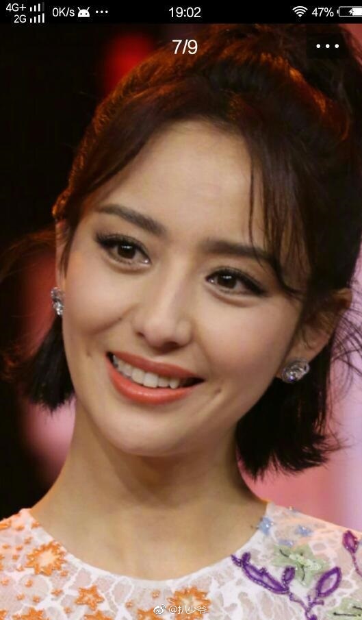 明星高清镜头现原形?景甜佟丽娅江疏影皮肤经考验,容祖儿露牙龈