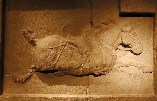 赫赫有名的"昭陵六骏"中的"飒露紫"和"拳毛騧"等珍贵国宝,竟被他派兵