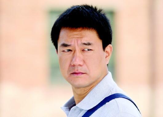 母亲来城里看孙子, 第二天就要走, 知道真相的我把三岁儿子揍开花