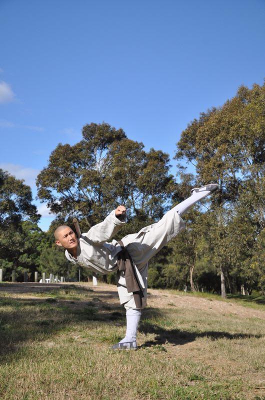 释延恩曾携手释延直(武僧一虎)向"少林第一护法"释延觉发出请战书,想