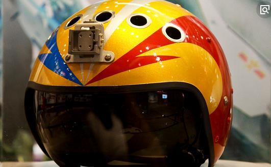 这两竞赛都是对空军飞行员的考核,打比方说,金头盔是飞行员的奥运匹克