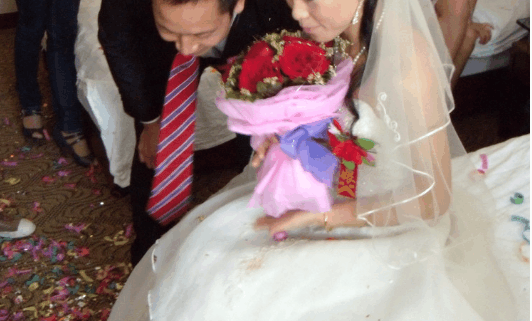 为考验情人我把母亲接跟她住半夜她一举动让我决定离婚娶她