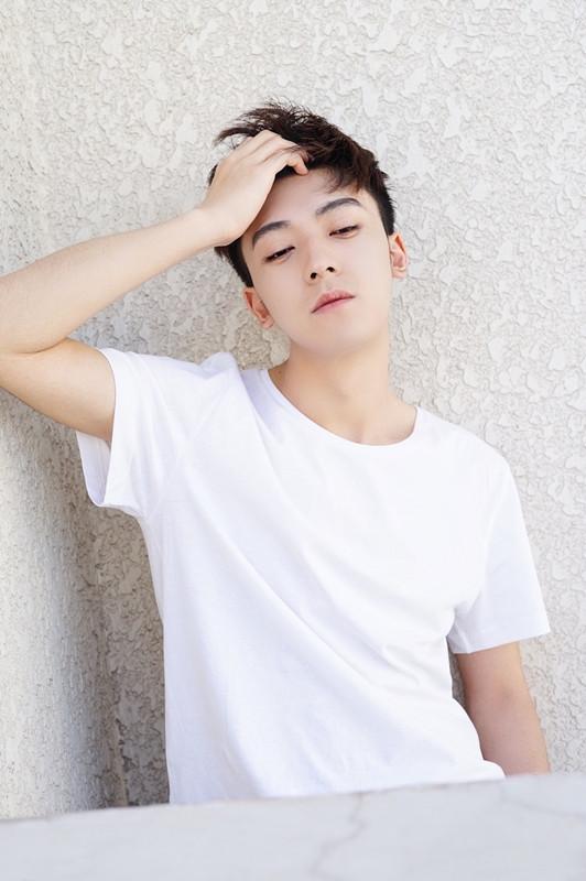 因为颜值太高, 帅的掉渣! 网友: 别骗我看新闻联播!