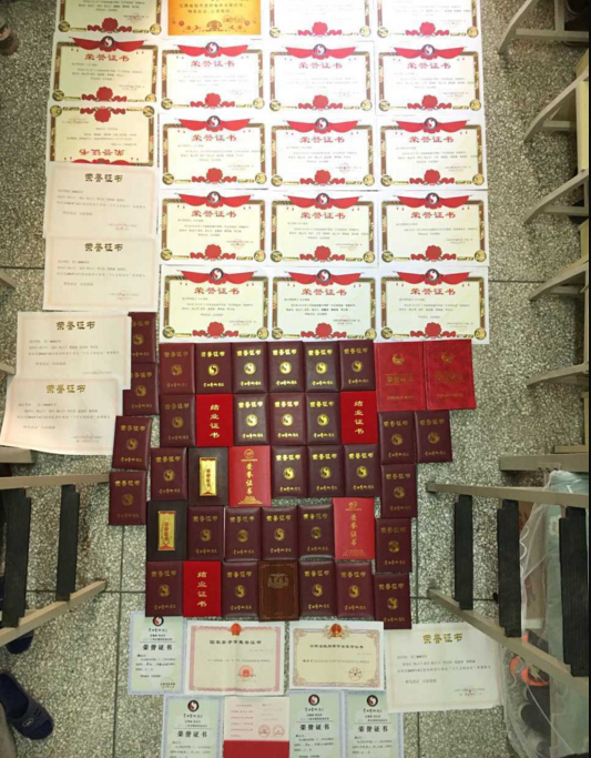 昆明"最牛"学霸,奖状铺满宿舍, 奖金超18万