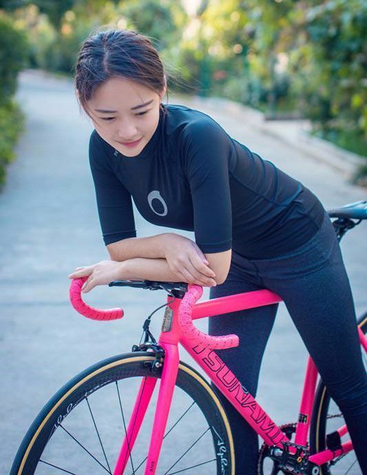 30岁女人搭紧身裤,清纯可人,何乐而不为