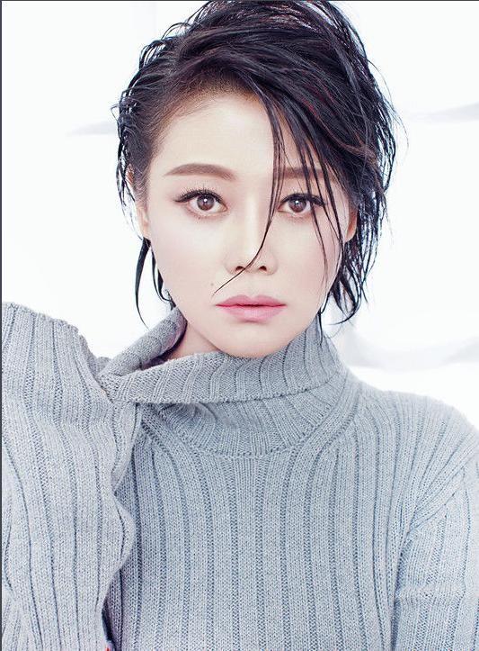 19岁走上人生的巅峰, 两任丈夫骗光存款, 现胖成大妈!