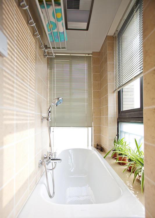 鸡肋小阳台被我整成了浴盆,这边泡澡边欣赏窗外美景真是享受啊