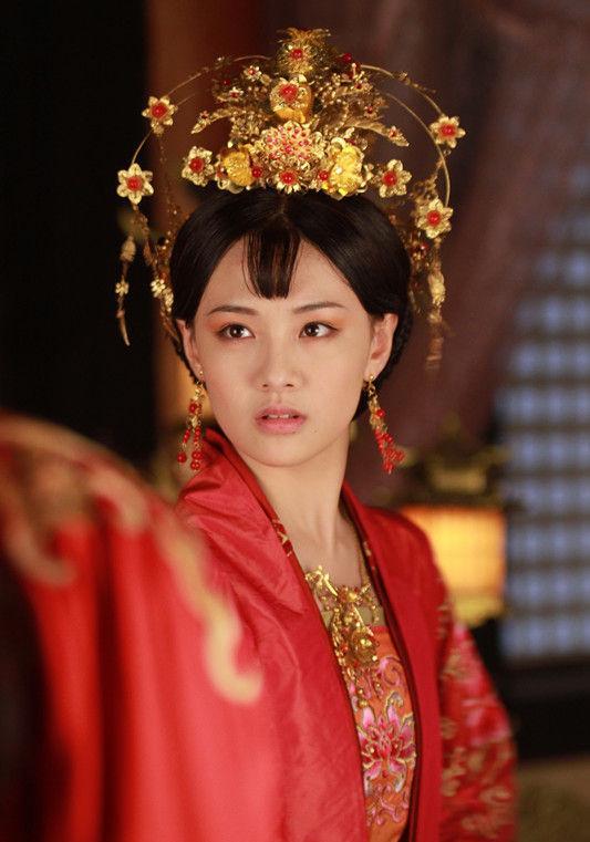 郑爽将出演《我的父亲母亲》穿着花棉袄的她还