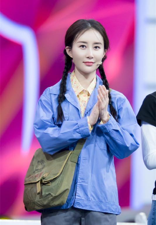 舒畅和张雪迎上同个节目,感觉舒畅打扮起来比张雪迎年轻啊!