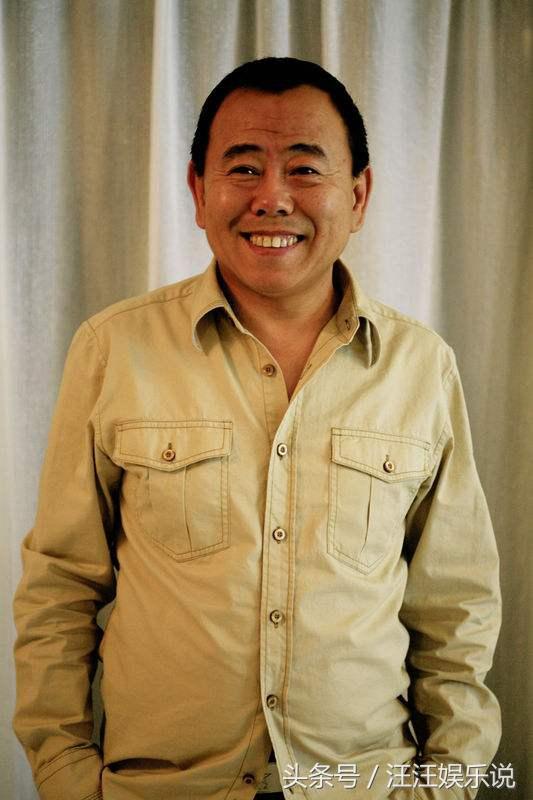 60岁潘长江全家近照,出身梨园世家42岁拿影帝,妻子越来越像明星