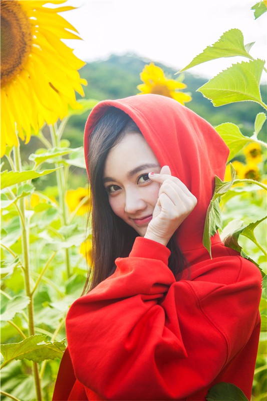 孙骁骁工作室发出一条福利微博,回馈粉丝喜爱,孙骁骁转发微博,并俏皮