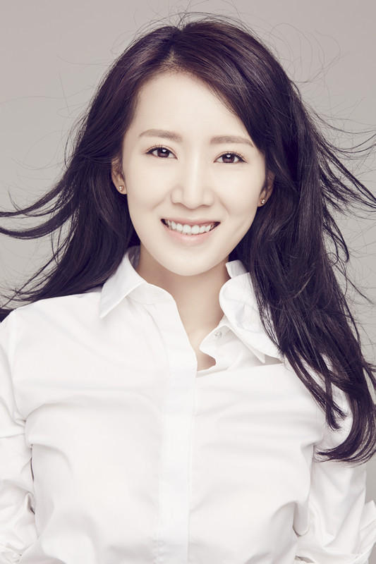 然而正在事业上升期,李念自爆10年与男友林和平完婚,12年生下来女人