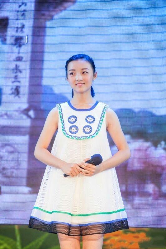 成了美少女,可爱女孩小芬的扮演者胡倩琳在2018年5月16日也将迎来18岁