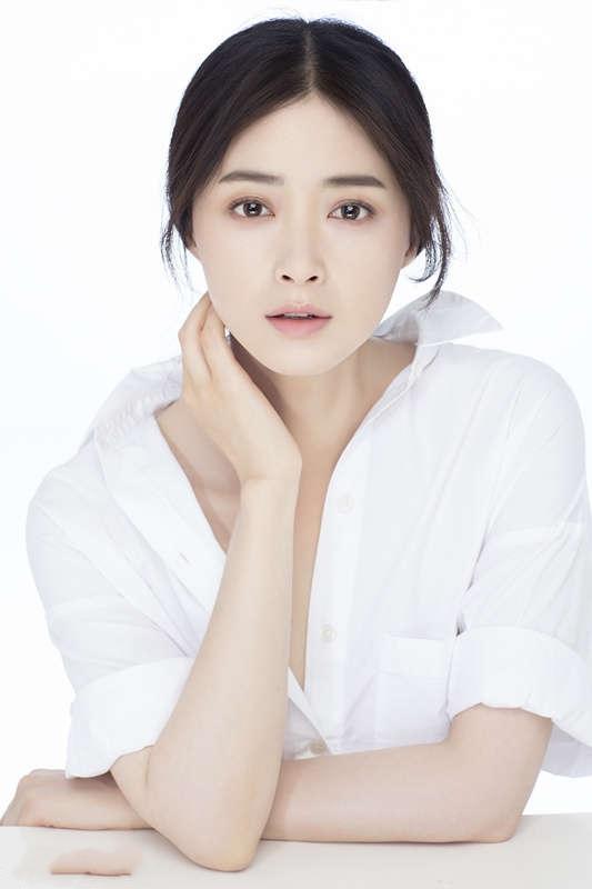 跟着蒋欣学穿搭,拍出时尚的春装大片