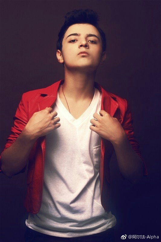 脱发恐惧蔓延到98后童星阿尔法20岁近照不敢认啊