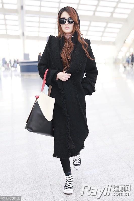 时装周上爆红的"熊猫鞋"原来刘雯早早就穿上了