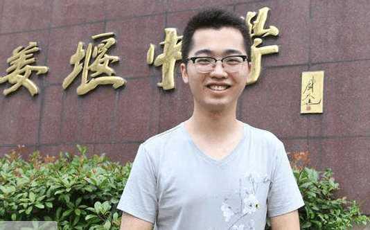 两个高考状元,他们分别是2017年江苏省高考文理科状元李天宇和潘慰慈