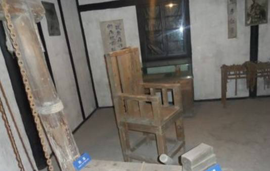 红极一时的白公馆,看看那里的牢房和刑具|刑具|白公馆|牢房_新浪新闻