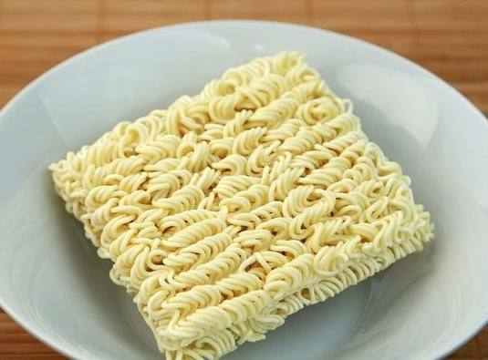 竟被方便面骗了50年!太假了,现在终于看清现实!