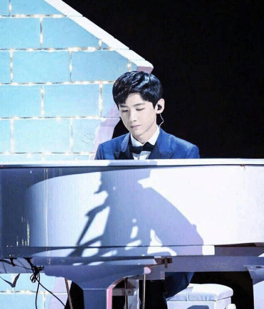 白敬亭跨年弹钢琴圈粉无数其实他还有很多隐藏属性