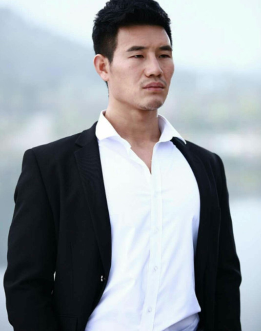 嘎子哥晒视频下巴变尖,大方承认整容?网友:削下巴后变更帅了!