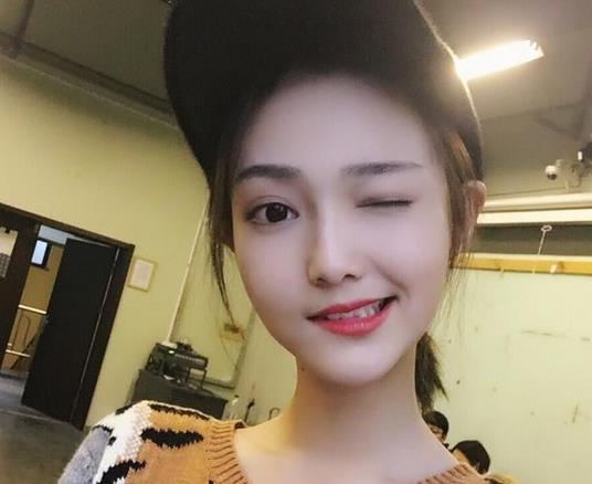 关晓彤室友盛蕙子晒美照被质疑整容,网友评论一点情面不留