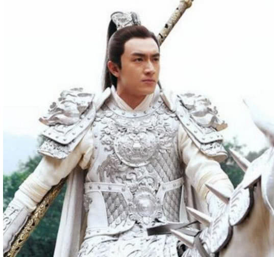 男星同穿白色铠甲,林更新帅到发光,小鲜肉鹿晗与焦恩俊谁最美?