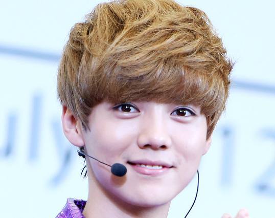 娱乐圈眼睛最漂亮的男星,朱一龙自带深情,第一