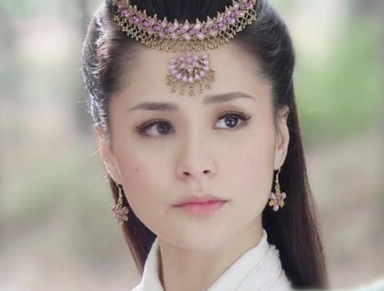 头戴额饰的4大美人,杨幂唐嫣绝美,却都输给了她!