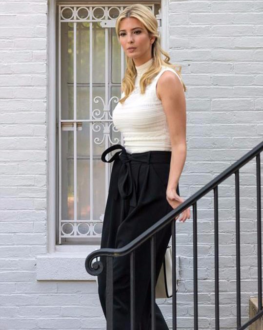 伊万卡白色无袖装扮现身,穿毛衣都这么美的,只服她!