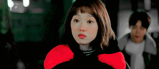 01前些天和叶子约饭,闲谈间随手刷了一下朋友圈,看到乔乔发的动态