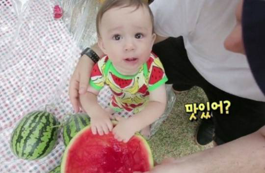 现在韩国最火的萌娃是他,分分钟能截出来做表情包